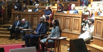 Respons&aacute;veis da CV da Finl&acirc;ndia e do Qu&eacute;nia Recebem Pr&eacute;mio Norte-Sul, Maio 2018